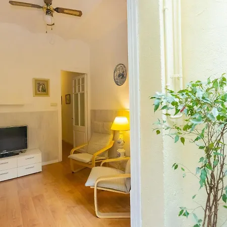 Apartment Gracia Torrijos By Interhome
