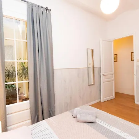 Apartment Gracia Torrijos By Interhome